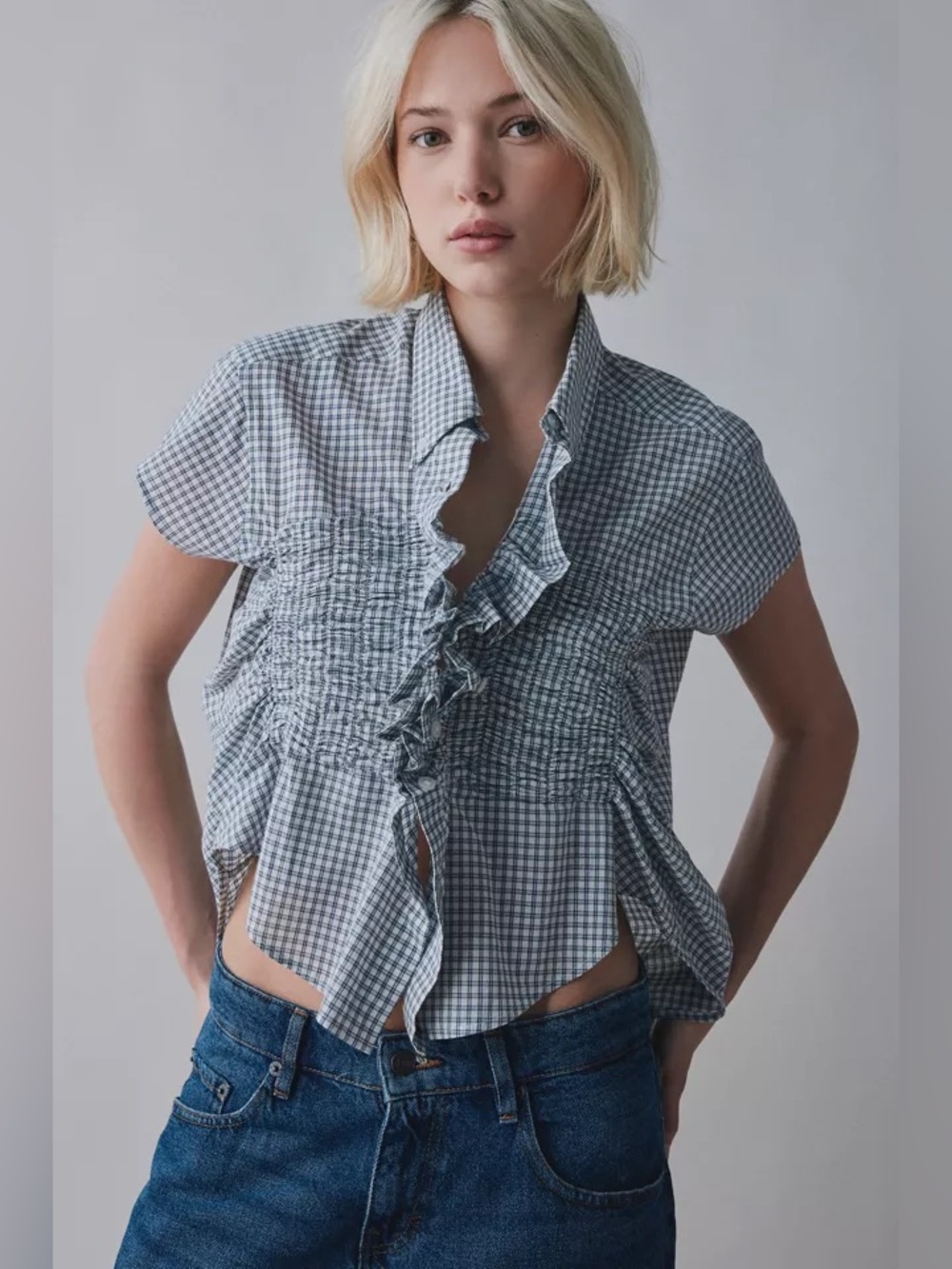 BDG Nolita Shirred Split-Front Ruffle
Shirt New ⭐️